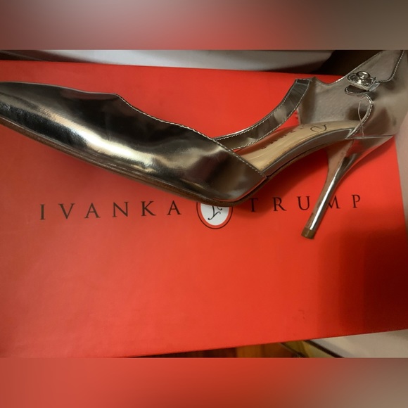 Silver pumps. Worn once - Picture 3 of 8